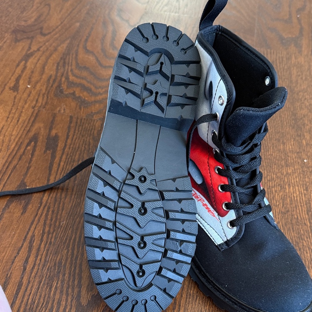 Stylish Black and Red canvas sneaker - Picture 4 of 6